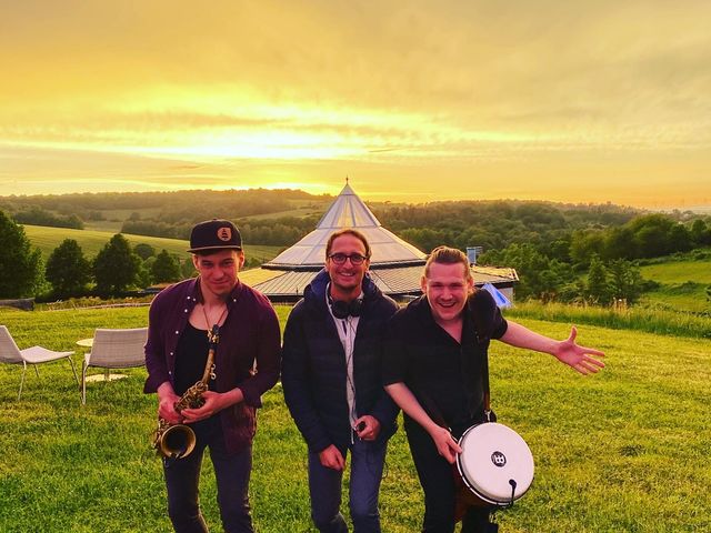 DeeJay Plus DJ Saxophon Percussion Partyband